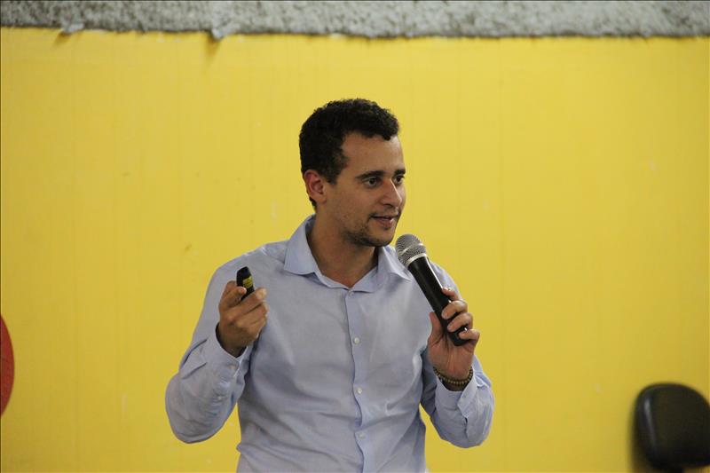 Professor da Escola de Gestão e Contas Públicas, André Galindo