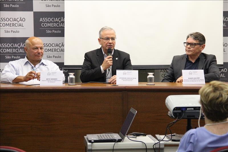 Equipe do Tribunal de Contas do Município de São Paulo (TCMSP) na Subprefeitura Jabaquara