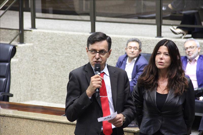 O advogado e assessor da Presidência, Rosano Maieto e a assessora de Gabinete, Sandra Caruso 