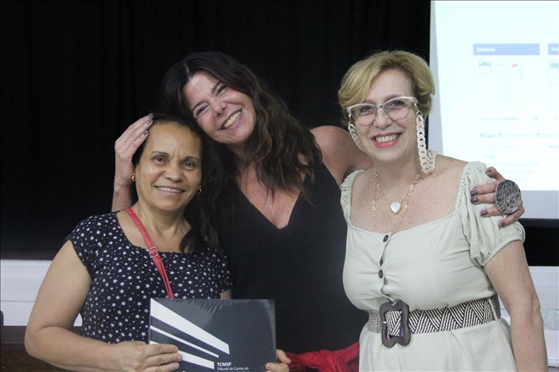 Eletice da Silva foi a primeira ganhadora de dois livros comemorativos do Jubileu de Ouro do TCMSP
