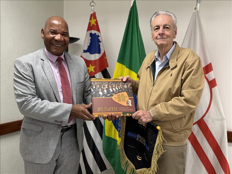 Presidente do TCMSP Conselheiro Domingos Dissei e o reitor da Universidade Zumbi dos Palmares, professor José Vicente.